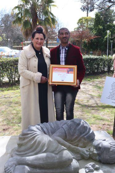 The unveiling of the Klara Majola statue